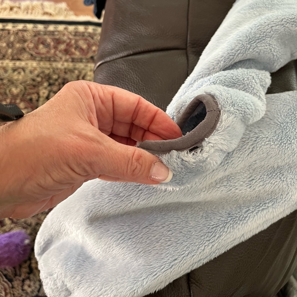 The north face zip up. Small - Picture 7 of 9